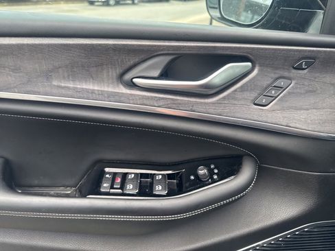 Used 2023 Jeep Grand Cherokee Overland w/ Luxury Tech Group IV image 20