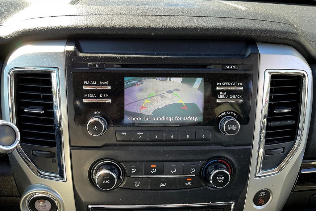 Used 2018 Nissan Titan SV AWD/4WD image 15