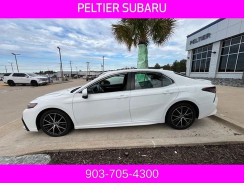 Used 2023 Toyota Camry SE image 5