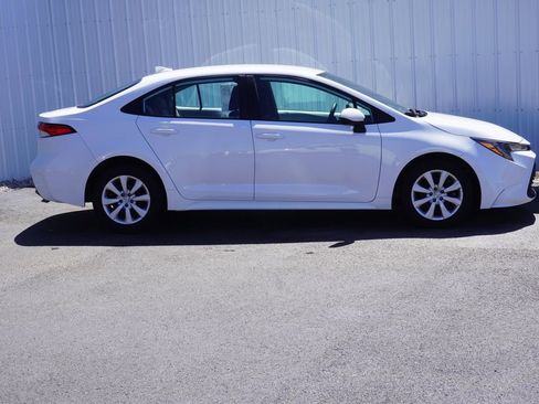 Used 2023 Toyota Corolla LE image 2