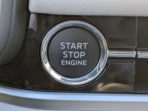 New 2025 Mitsubishi Outlander SE image 34