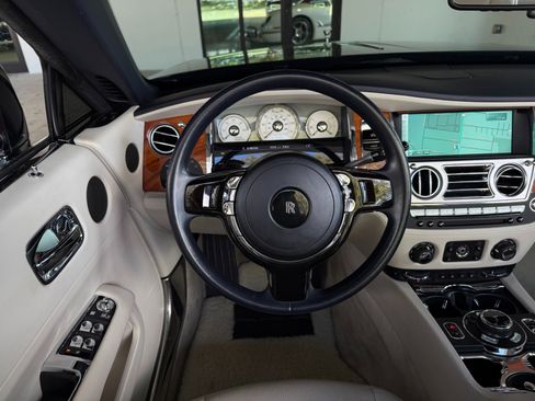 Used 2016 Rolls-Royce Dawn image 39