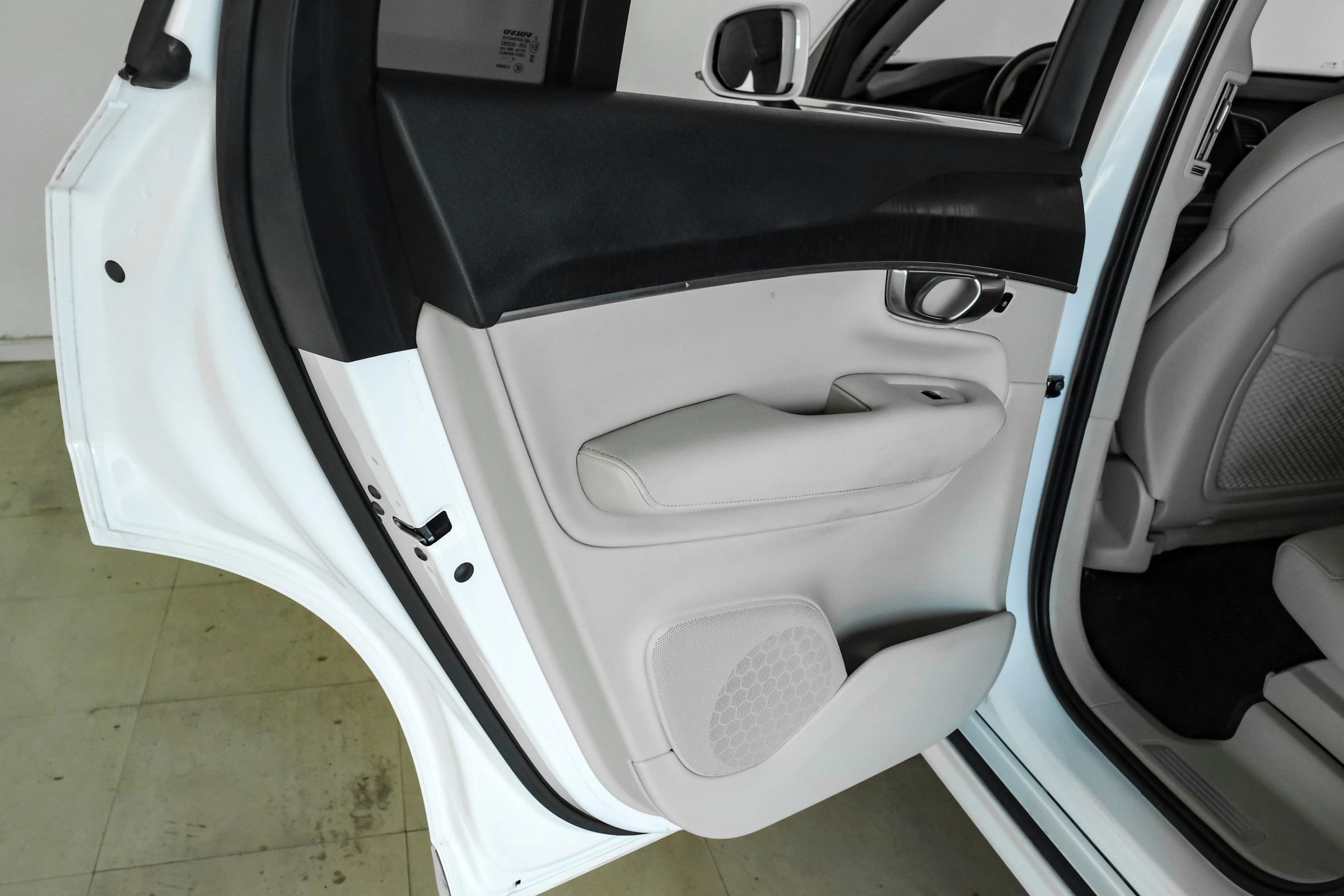 Used 2020 Volvo XC90 T5 Momentum w/ Protection Package Premier FWD image 36