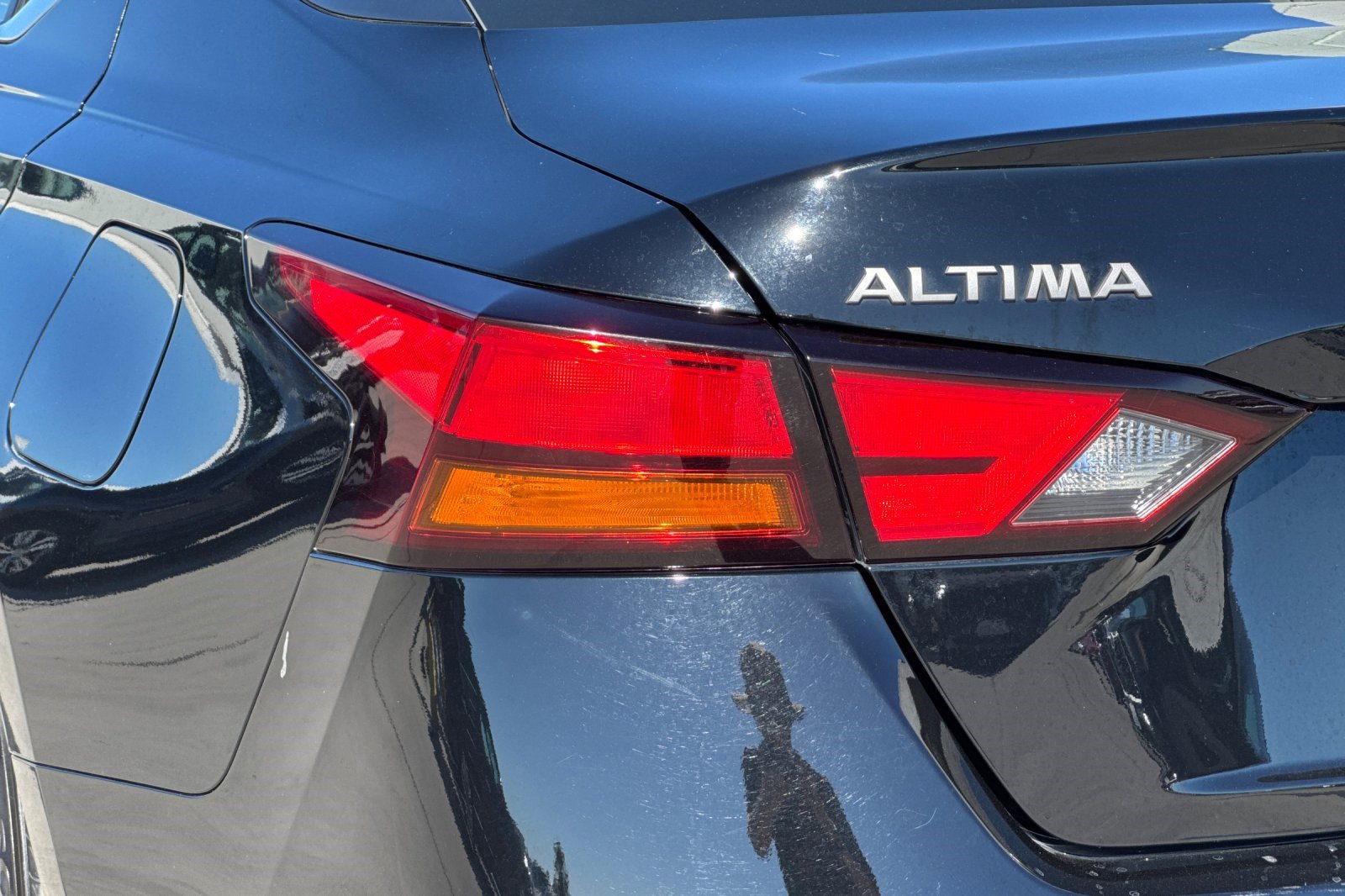 Used 2025 Nissan Altima 2.5 SV FWD image 25