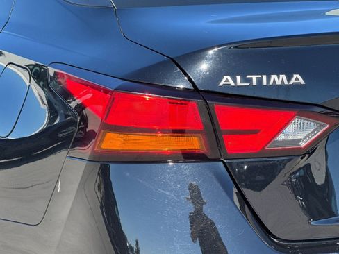 Used 2025 Nissan Altima 2.5 SV FWD image 25