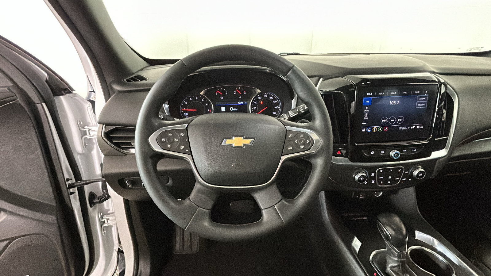 Used 2023 Chevrolet Traverse LT w/ LT Premium Package AWD/4WD image 18