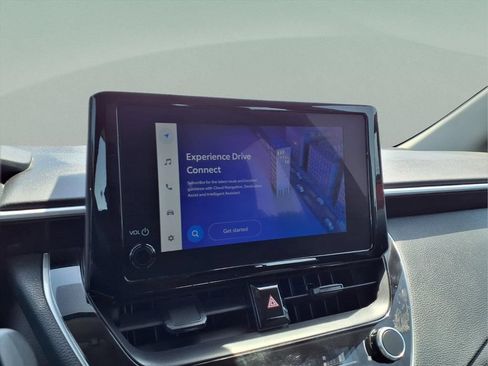 Used 2025 Toyota Corolla LE FWD image 10