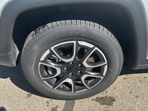 Used 2024 Jeep Compass Trailhawk AWD/4WD image 9