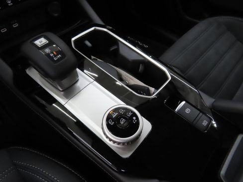 New 2025 Mitsubishi Outlander SE image 15