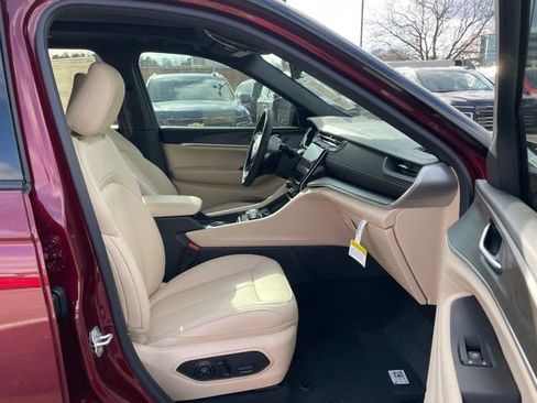 New 2025 Jeep Grand Cherokee Limited image 30