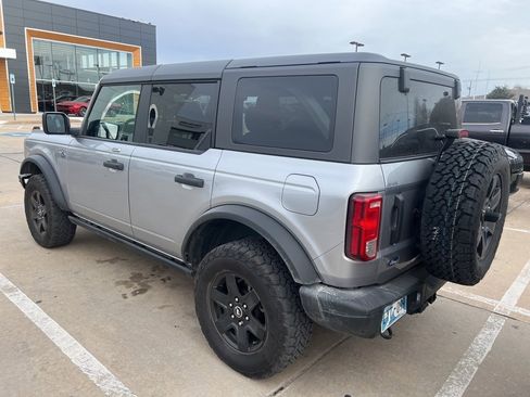 Used 2023 Ford Bronco Black Diamond image 3