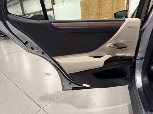 Used 2024 Lexus ES 350 w/ Premium Package image 36