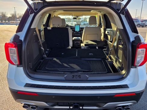Used 2021 Ford Explorer Platinum w/ Equipment Group 601A image 18