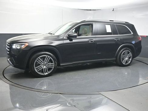 Used 2025 Mercedes-Benz GLS 450 4MATIC image 4