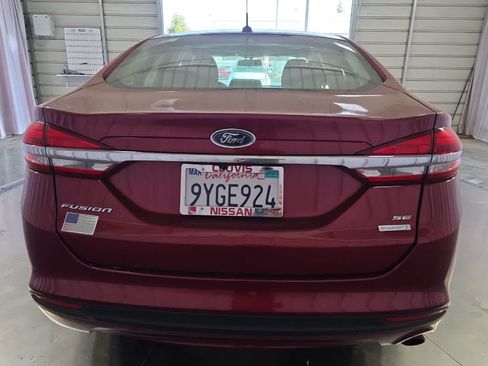 Used 2017 Ford Fusion SE w/ Fusion SE Technology Package FWD image 8