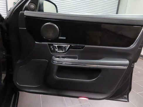 Used 2015 Jaguar XJ image 12