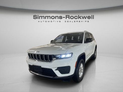 Used 2023 Jeep Grand Cherokee Laredo w/ Luxury Tech Group I image 1