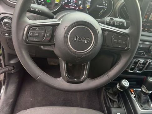 Used 2023 Jeep Wrangler Unlimited w/ Sun & Screen Package image 11