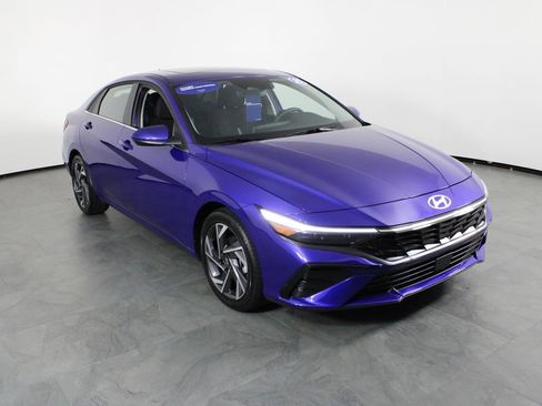 Certified 2025 Hyundai Elantra SEL image 13