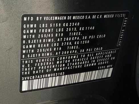 Used 2024 Volkswagen Tiguan SE R-Line image 35