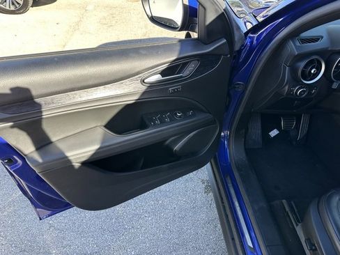 Used 2022 Alfa Romeo Stelvio Sprint image 15