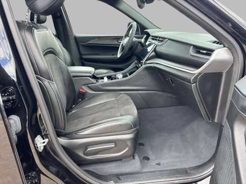 Used 2023 Jeep Grand Cherokee L Laredo AWD/4WD image 15