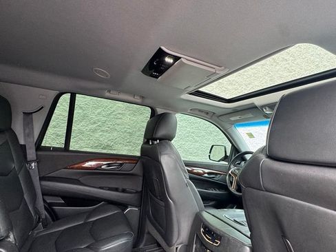 Used 2015 Cadillac Escalade Luxury AWD/4WD image 12