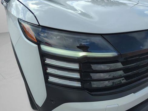 Certified 2025 Nissan Kicks SR image 17