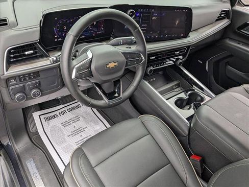 New 2025 Chevrolet Suburban Premier image 3