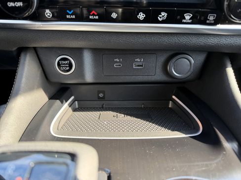 Used 2022 Nissan Rogue Platinum w/ Head-Up Display Package image 24