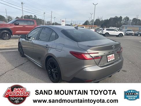 Used 2025 Toyota Camry SE w/ Convenience Package image 5
