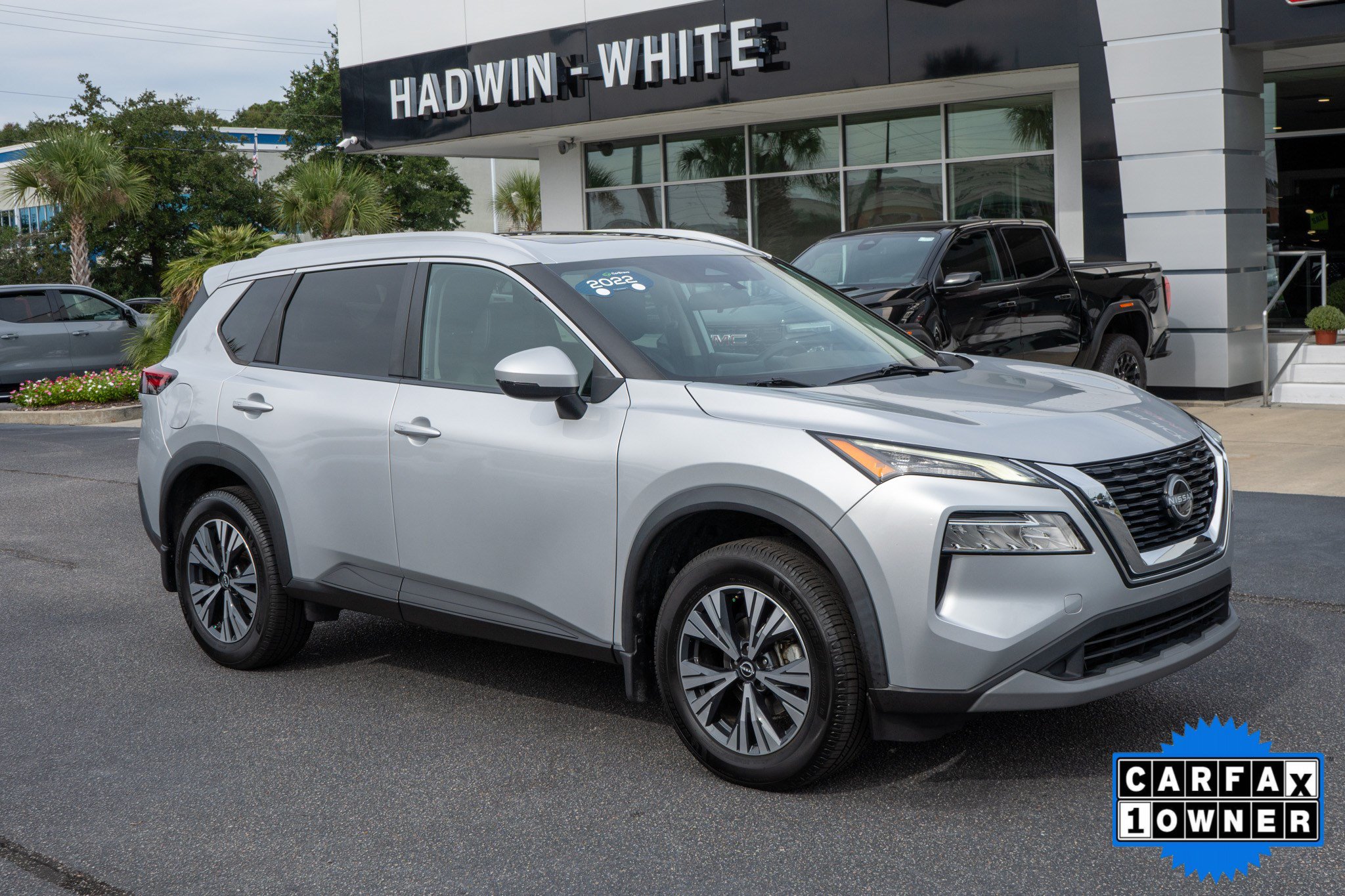 Used 2022 Nissan Rogue SV w/ SV Premium Package FWD image 1