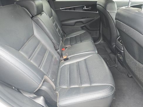Used 2020 Kia Sorento EX FWD image 19