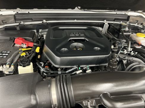 Used 2025 Jeep Wrangler Unlimited Sahara AWD/4WD image 25