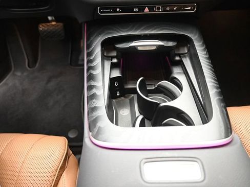 Used 2025 Mercedes-Benz E 350 Sedan image 13