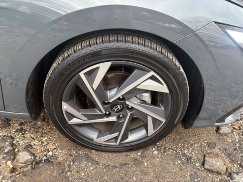 Used 2025 Hyundai Elantra SEL image 27