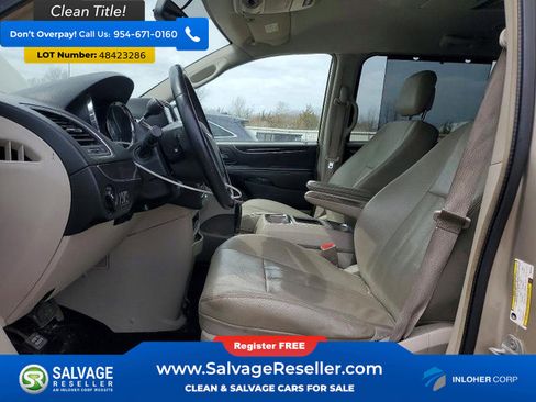 Used 2013 Chrysler Town & Country Touring FWD image 9