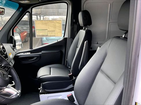 New 2025 Mercedes-Benz Sprinter 2500 image 17