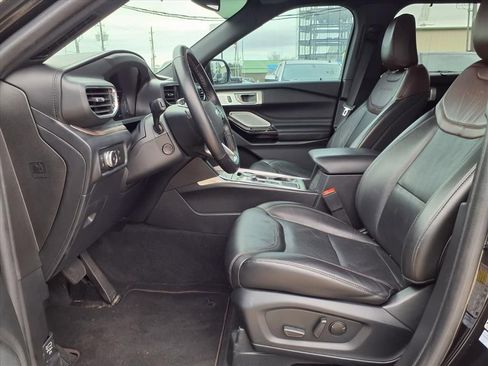 Used 2022 Ford Explorer Platinum w/ Technology Package image 16