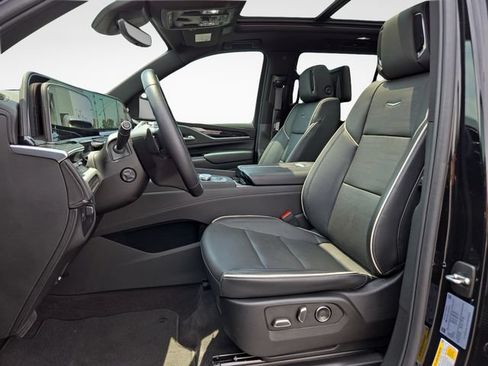 Certified 2024 Cadillac Escalade Sport w/ LPO, ONYX Package AWD/4WD image 18