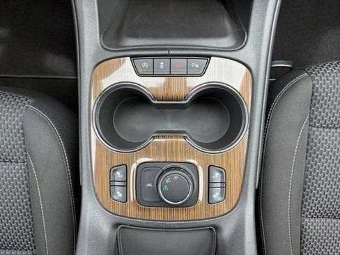 Used 2023 GMC Acadia SLE w/ Driver Convenience Package FWD image 28