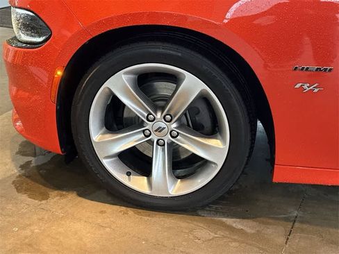 Used 2018 Dodge Charger R/T image 9
