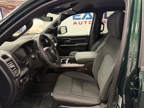 New 2026 RAM 1500 4x4 Crew Cab image 32