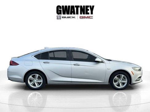 Used 2018 Buick Regal Preferred image 7