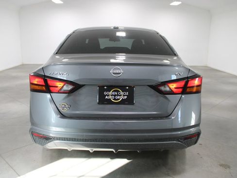 Used 2024 Nissan Altima 2.5 SV FWD image 8