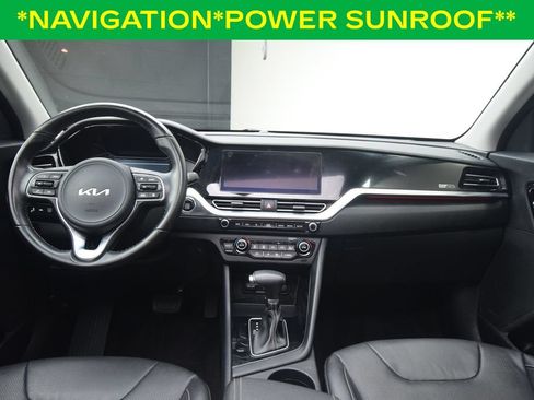 Used 2022 Kia Niro Touring Special Edition FWD image 4
