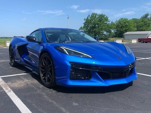 Used 2024 Chevrolet Corvette Z06 RWD image 2