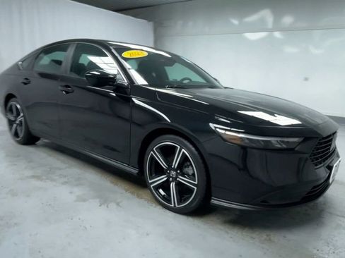 Used 2023 Honda Accord Sport image 2
