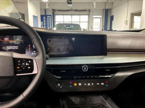 Certified 2026 Nissan Murano Platinum w/ Cargo Package image 18