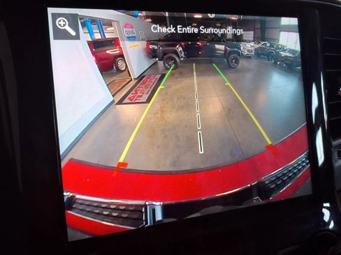 Used 2019 RAM 1500 Laramie AWD/4WD image 17
